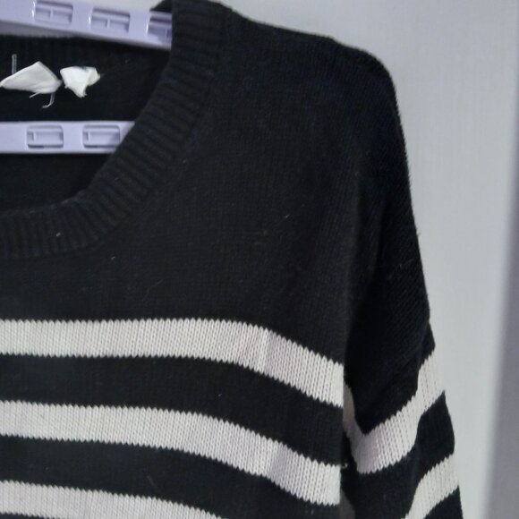 GAP Women's  Boxy Black and White Striped Sweater  SZ S - Picture 5 of 10